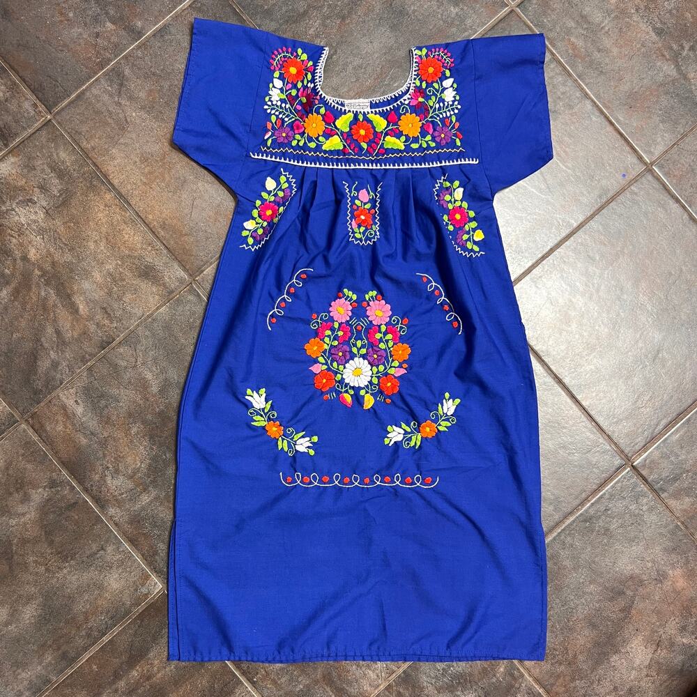 Girls embroidered blue dress size 7/8 g09rfgg